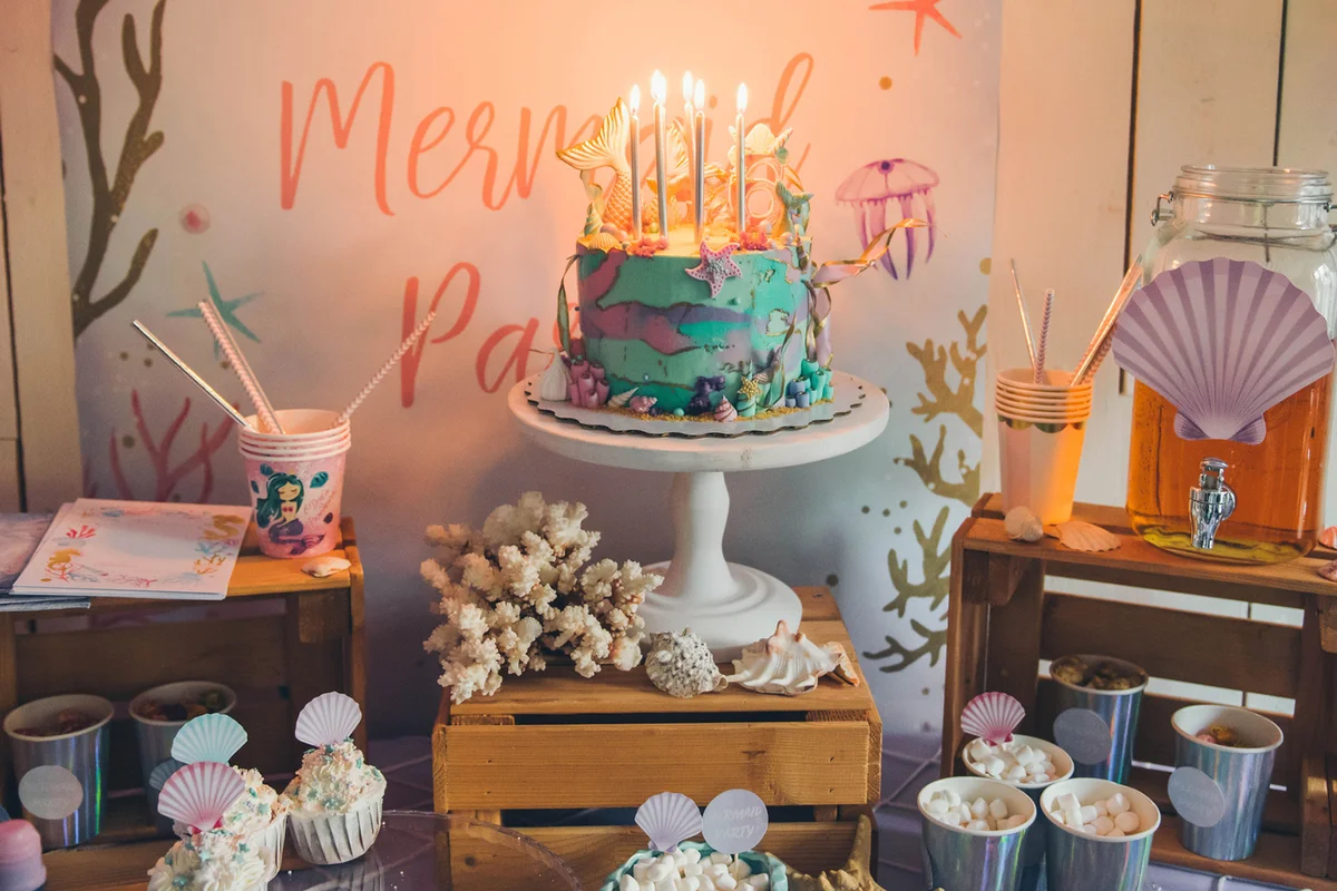 Mermaid party decoration and cake