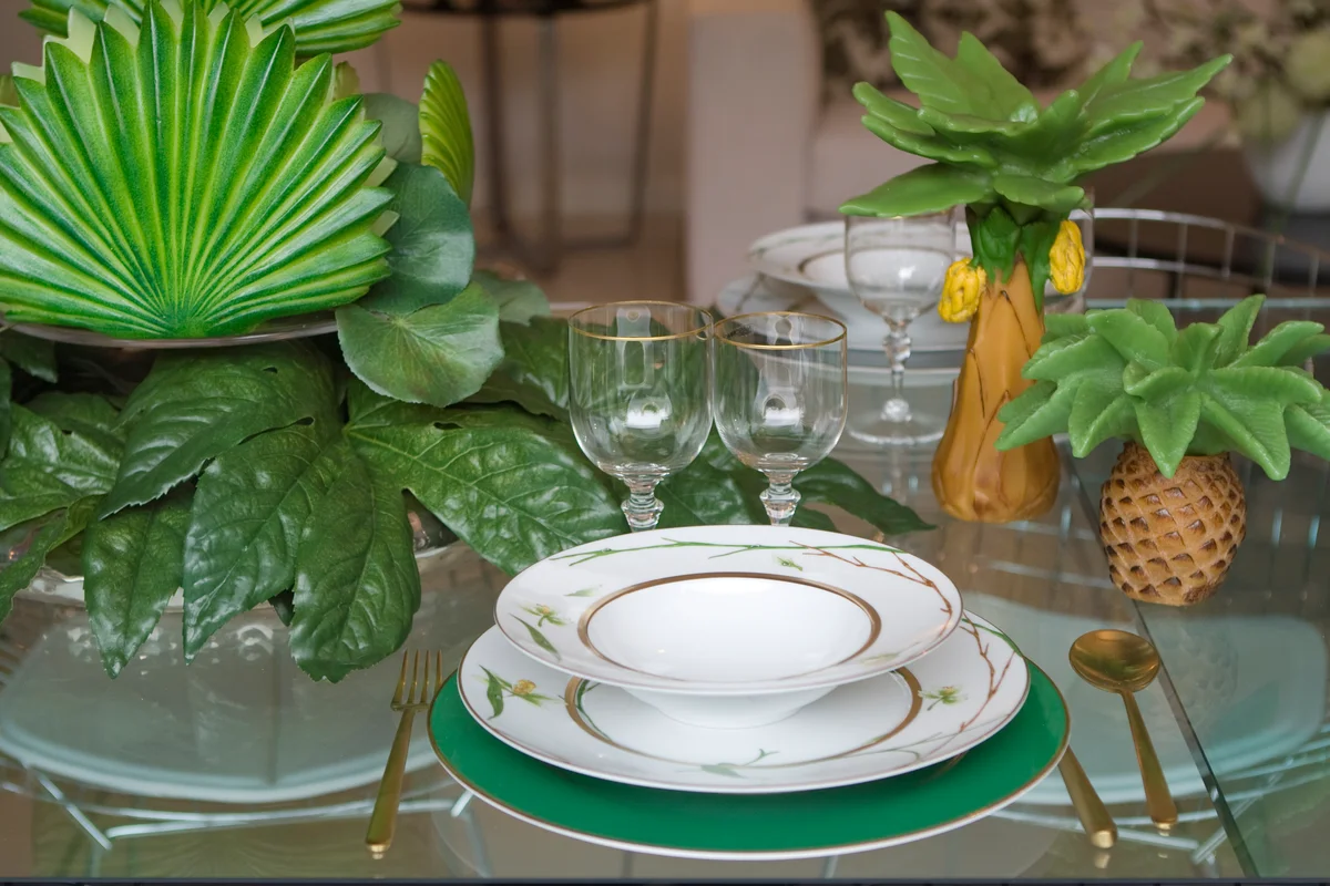 elegant tropical table setting