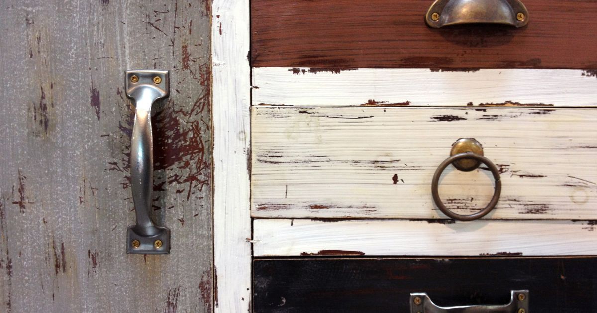 Types of Antique Drawer Pulls With Pictures Types of Antique Drawer Pulls With Pictures