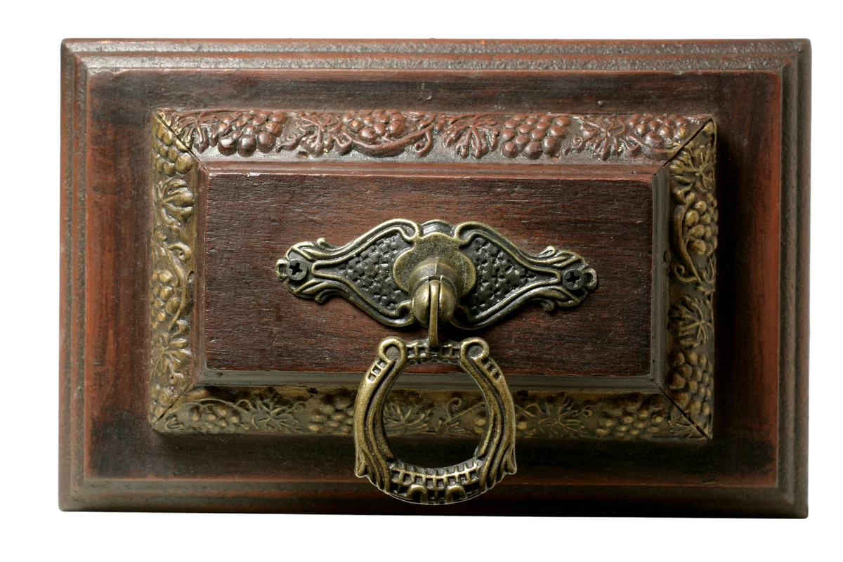 Drawer with vintage ring pulls