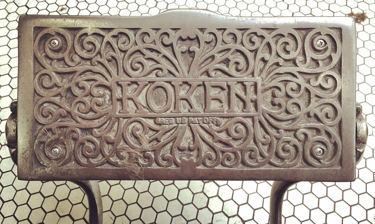 Koken barber chair foot rest | Creative Commons Lic.