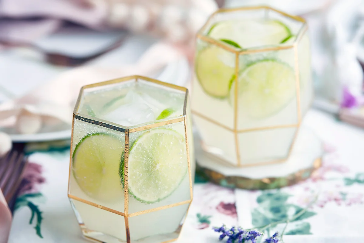 Cocktails with lime slices and ice cubes