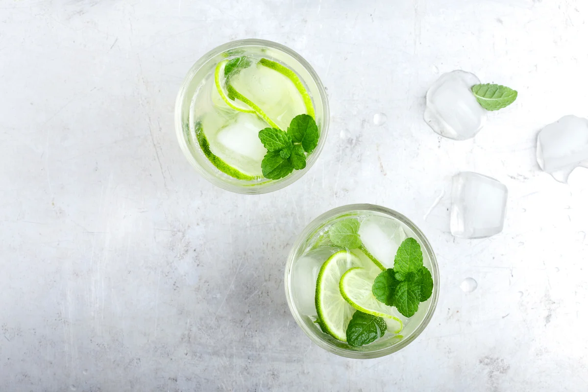 Rum with lime
