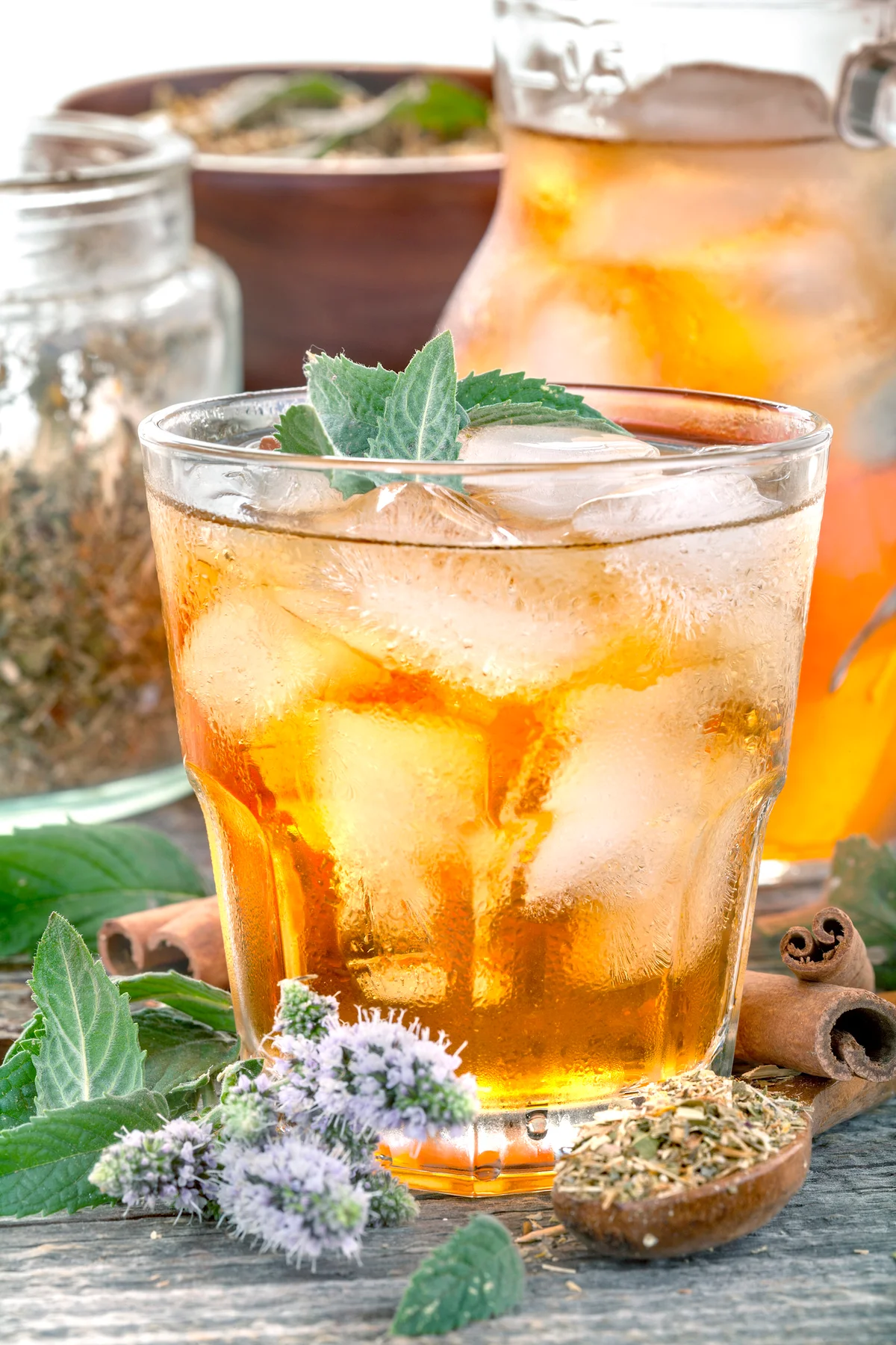 Bourbon iced mint tea