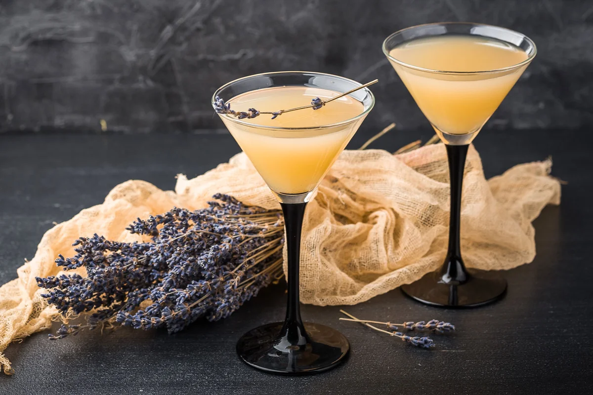 lemon lavender martini cocktail