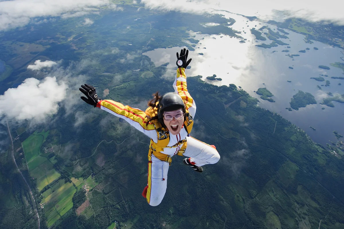 A female parachute jumper