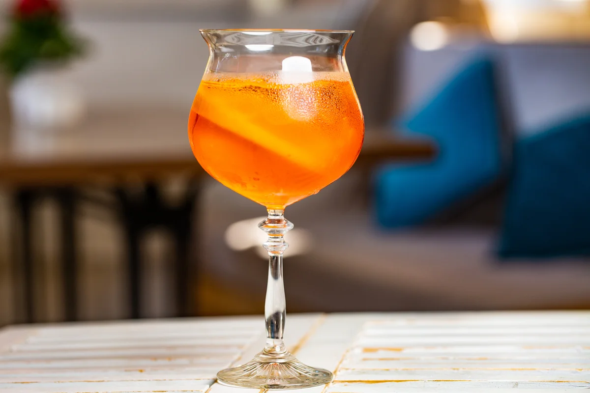 spiced pear spritz cocktail