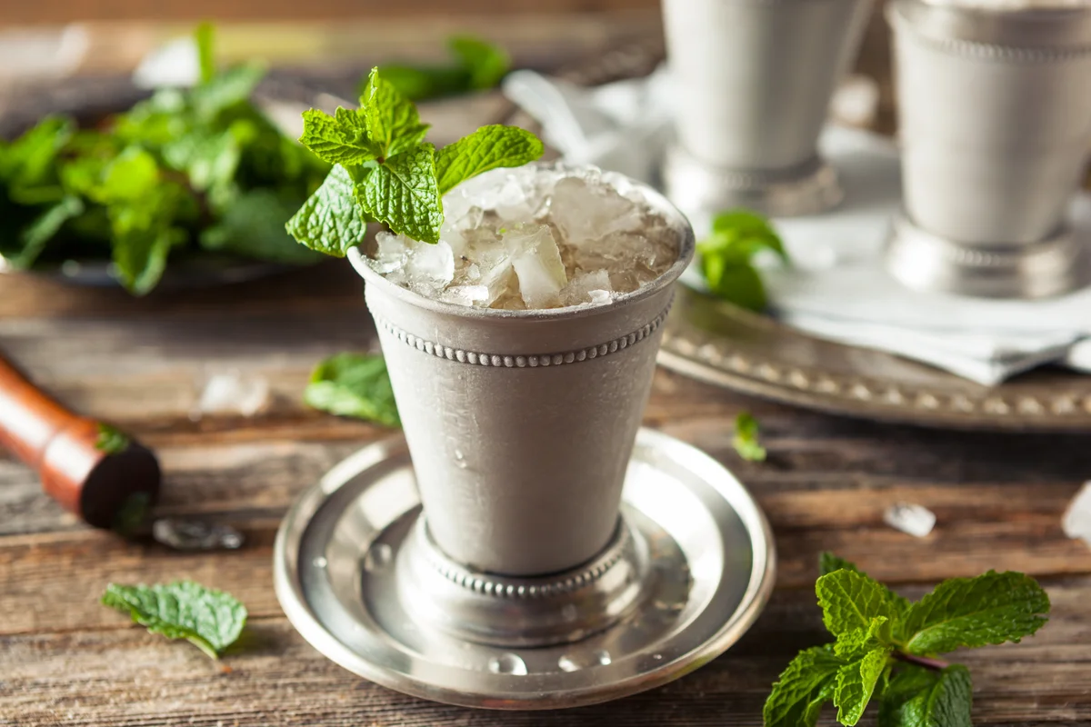 mint julep classic cocktail