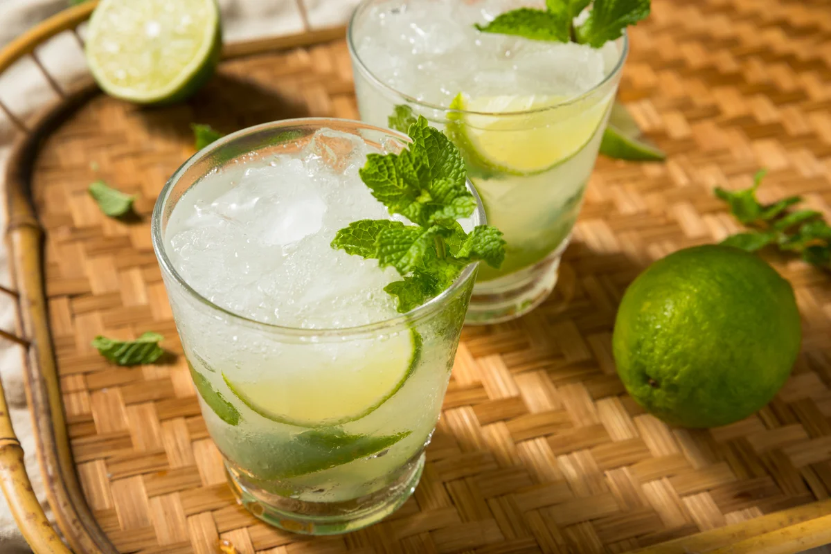 classic mojito cocktail