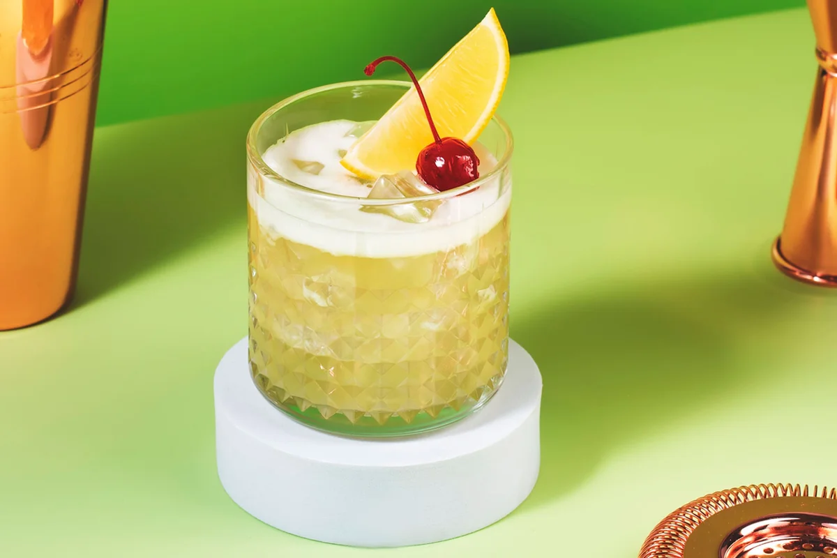 classic whiskey sour cocktail
