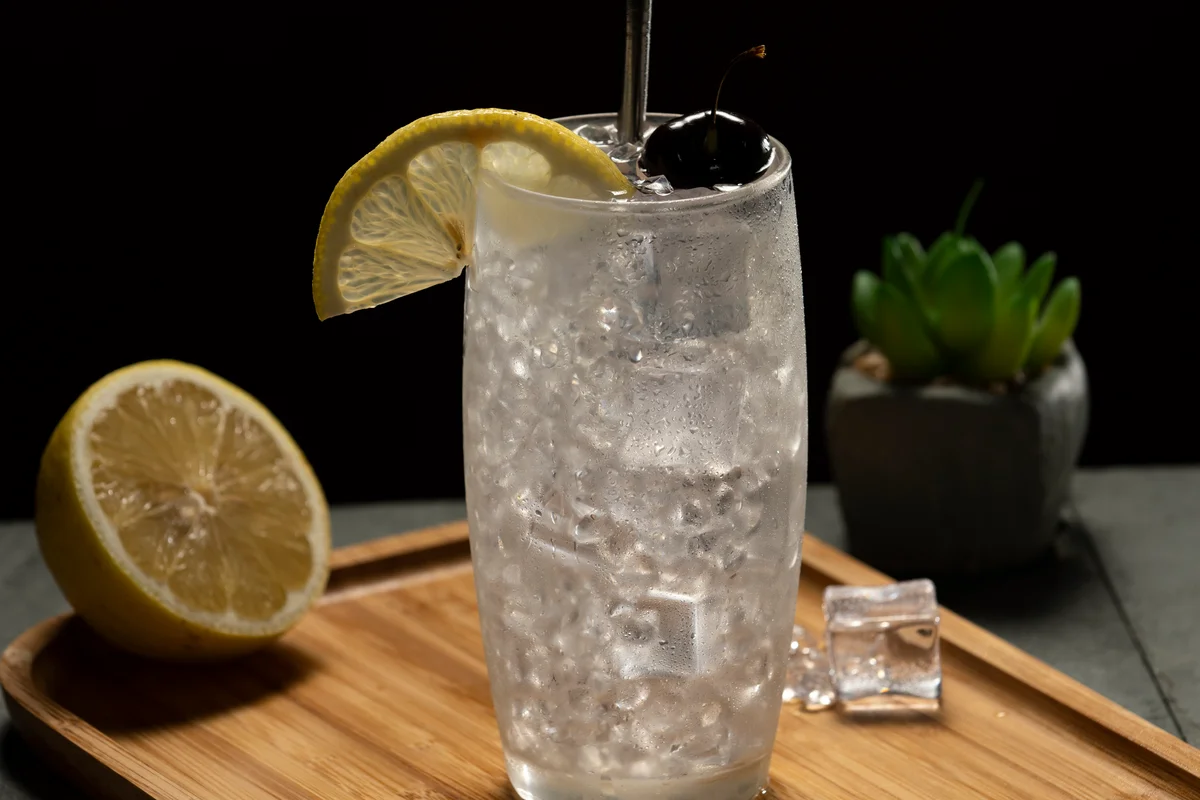 tom collins classic cocktail