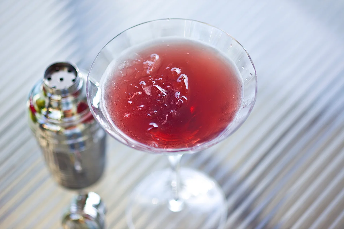 classic cosmo cocktail