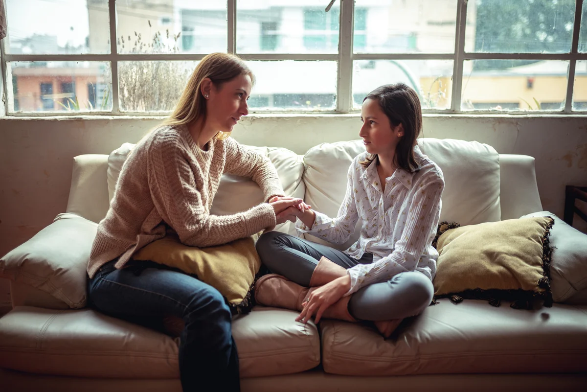 mother apologizing to daughter