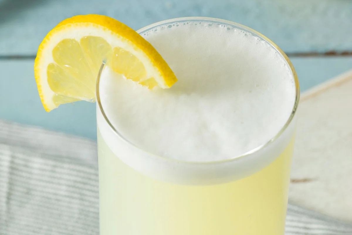 ramos gin fizz lemon garnish