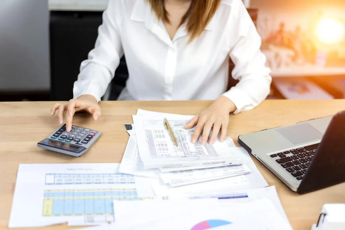 accountant doing bookkeeping