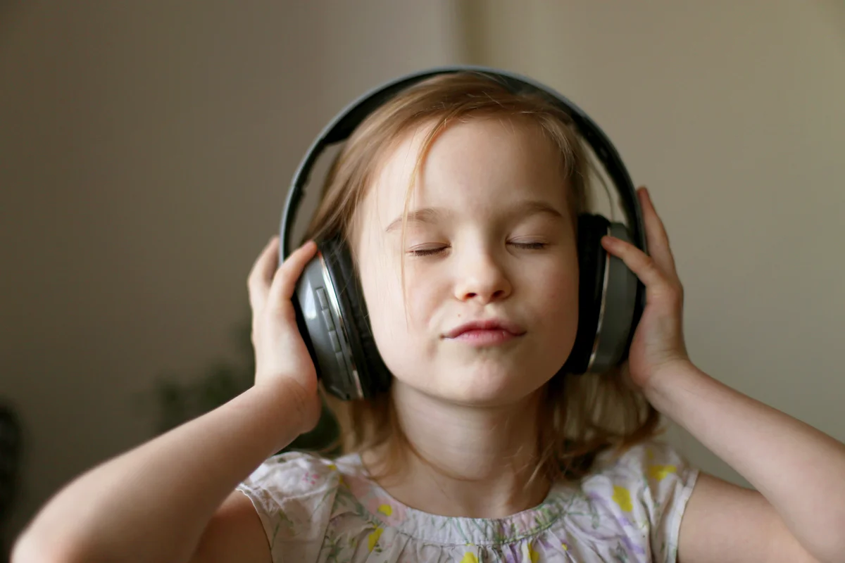 Girl listens to music with headphones