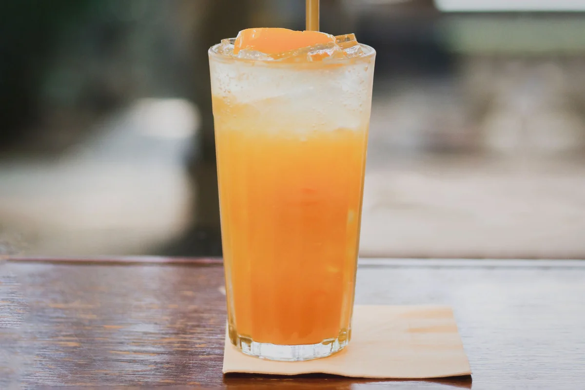 fruity cocktail fuzzy navel