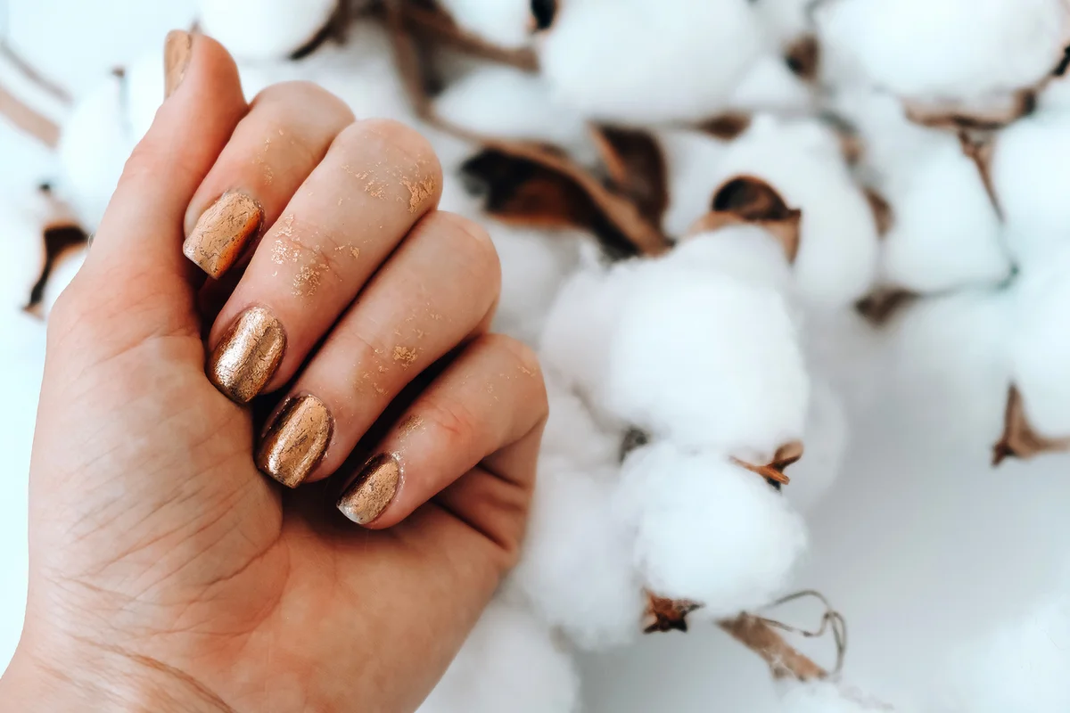 Nails Painted in Gold