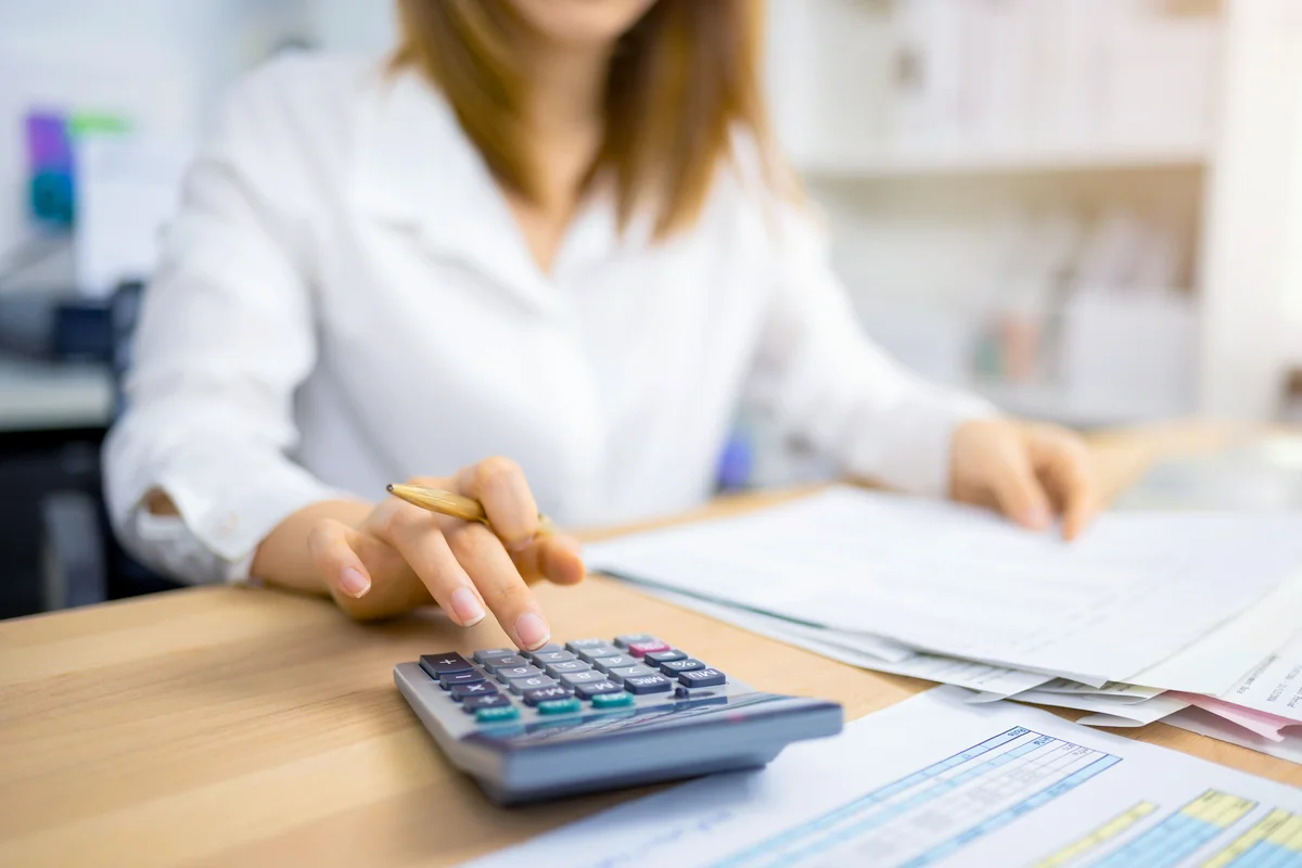 Financial auditor