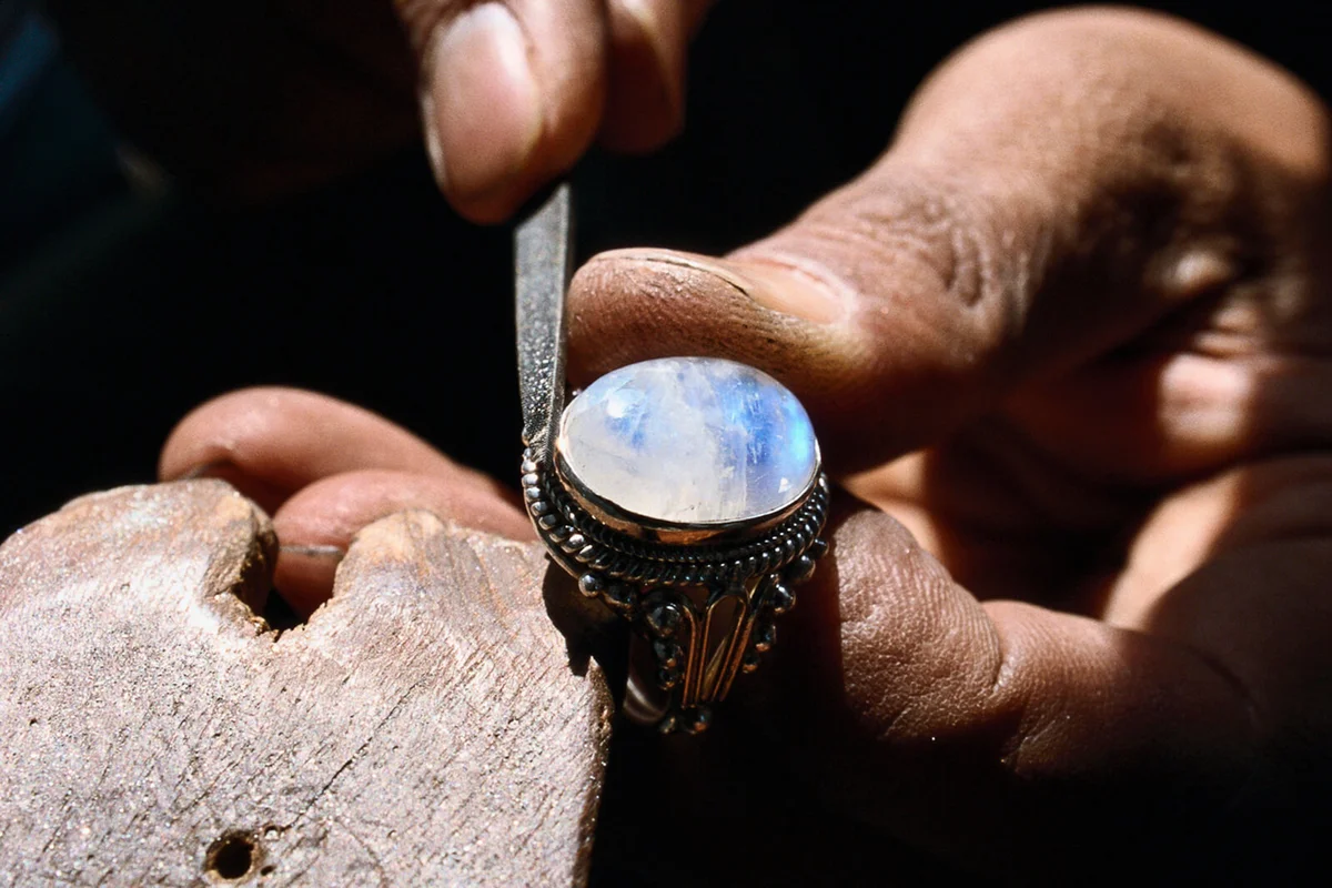 A rainbow-moonstone is set into a classic design