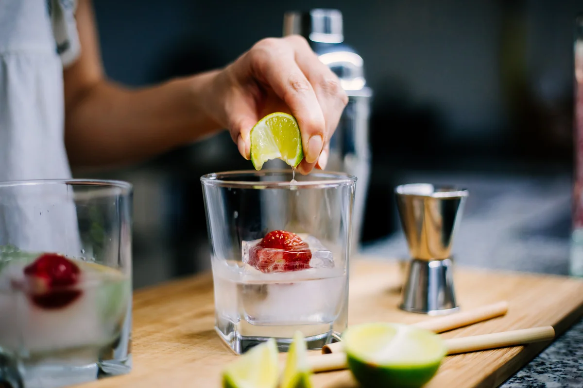 woman preparing cocktail