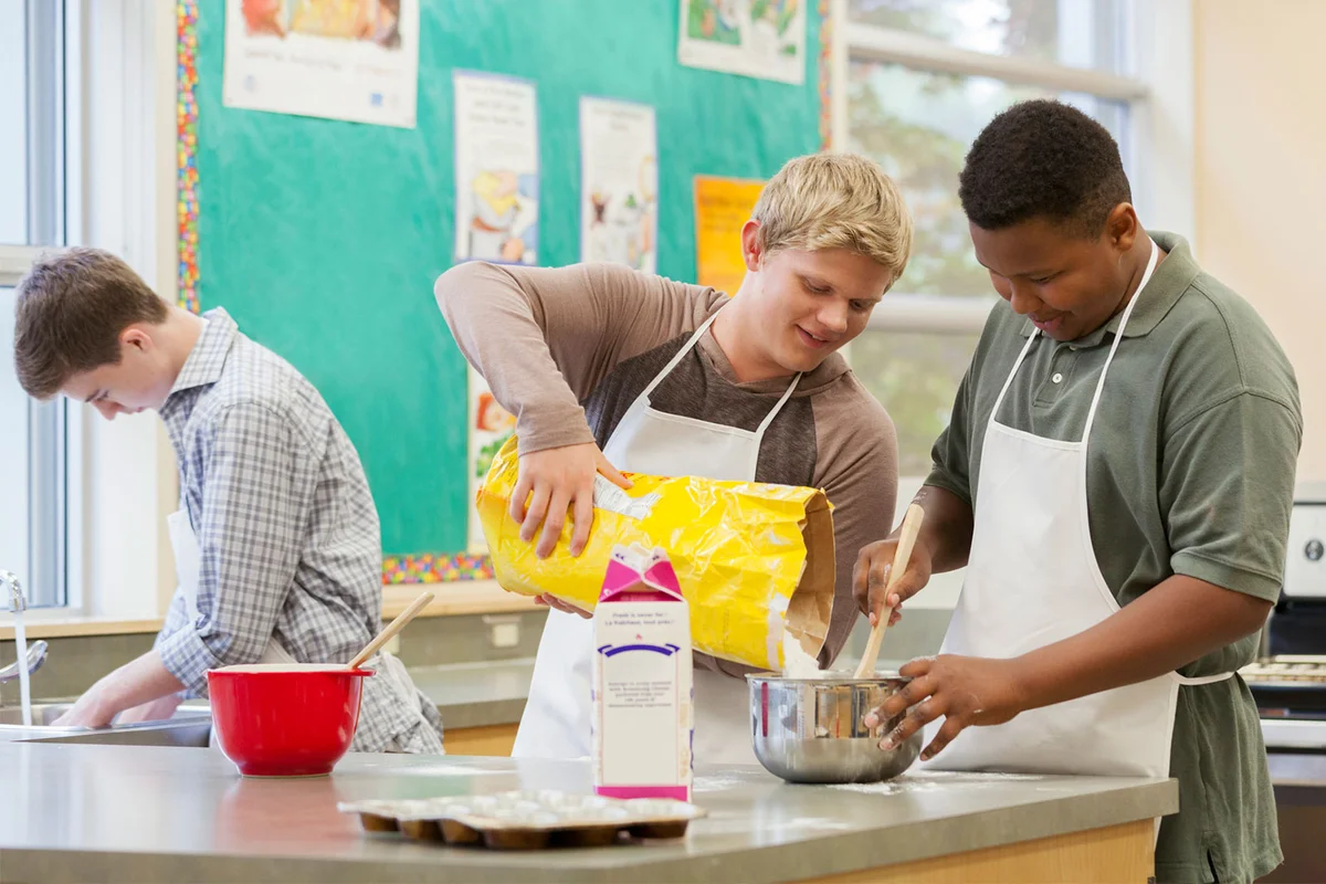 teenagers cooking class