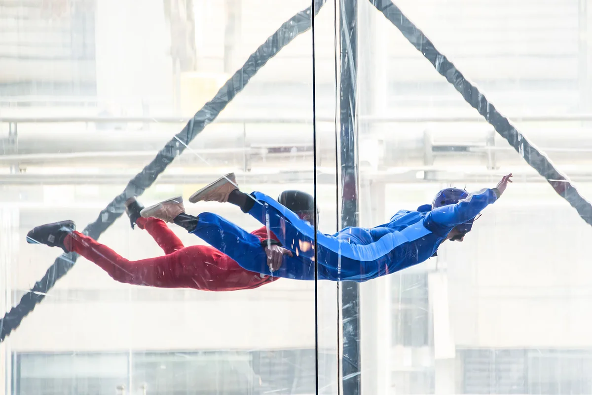 teenagers sky diving