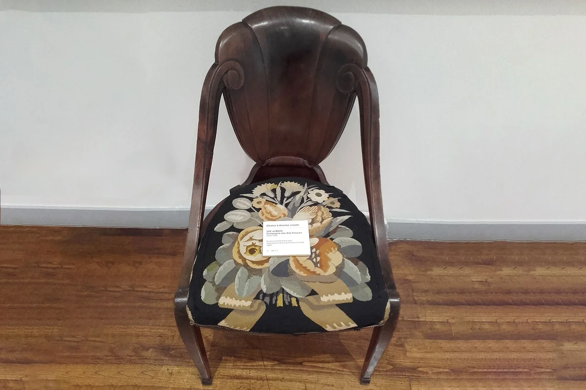Sue et Mare chair at Beaux-Arts de Bernay museum