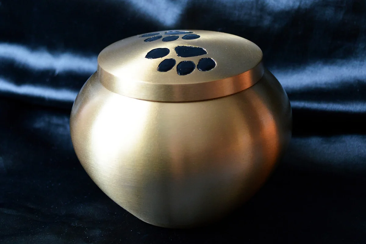 Funeral urn for pets