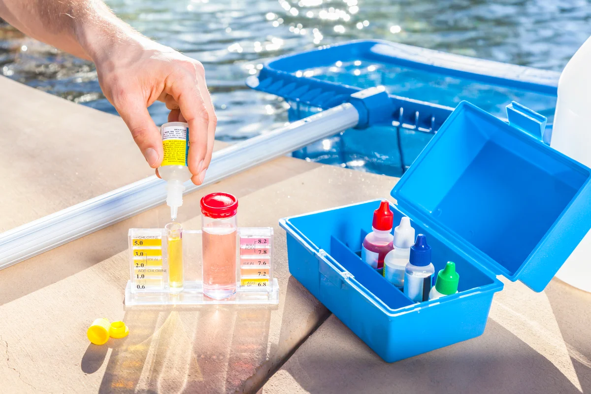 Equipment for testing the quality of pool water and cleaning a pool