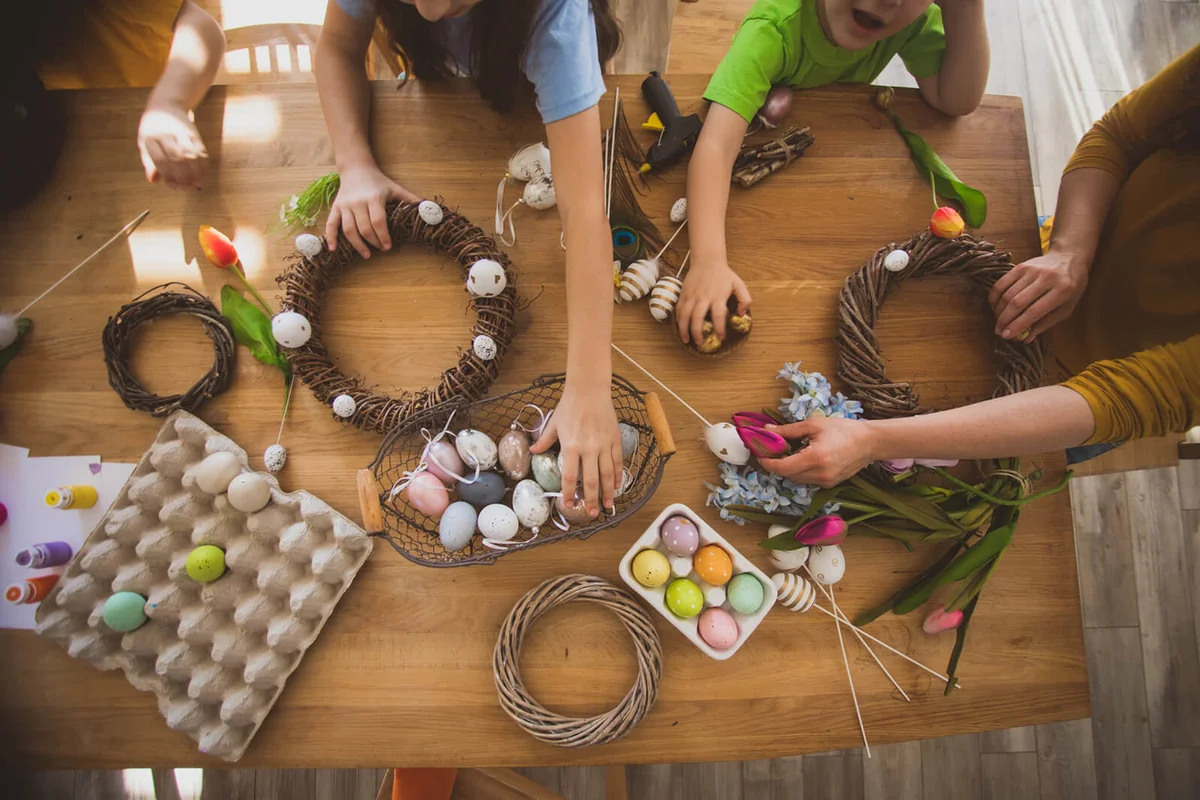 People decorating wreath craft
