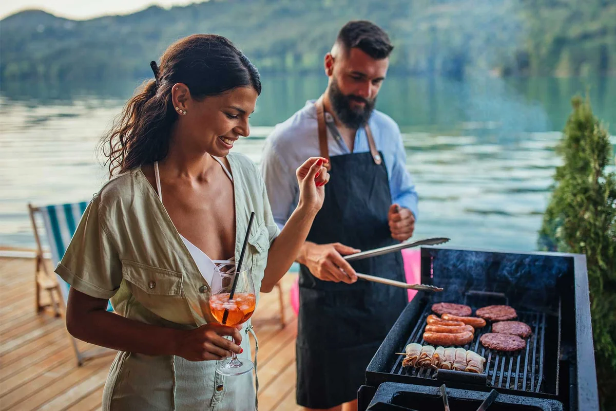 couple bbq and cocktail