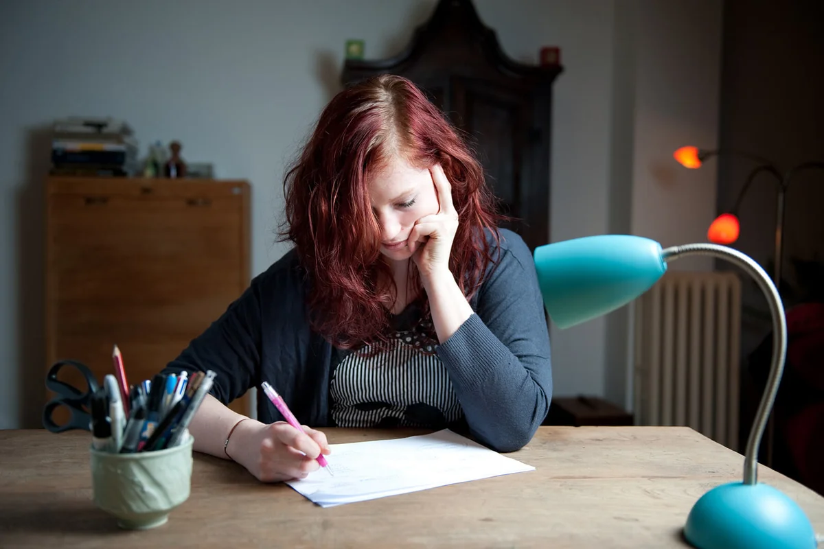Young woman writing a brainstorm for her letter