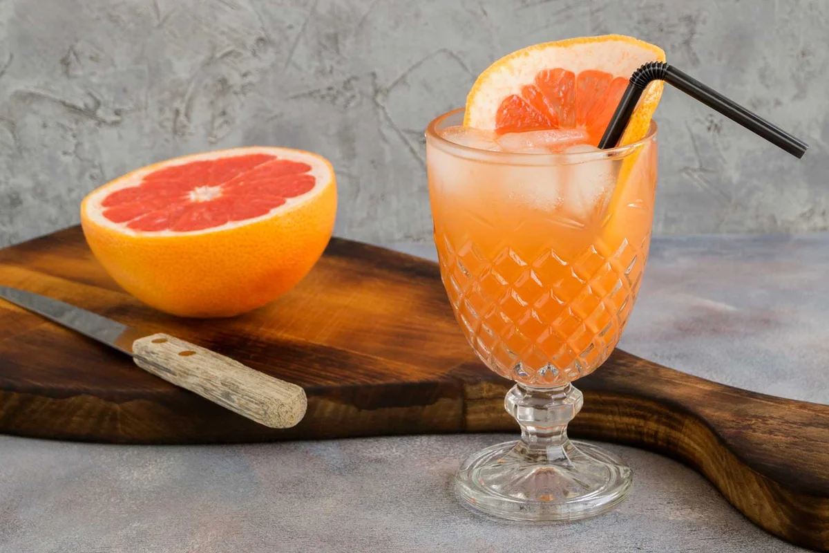 smokey paloma cocktail grapefruit wedge garnish