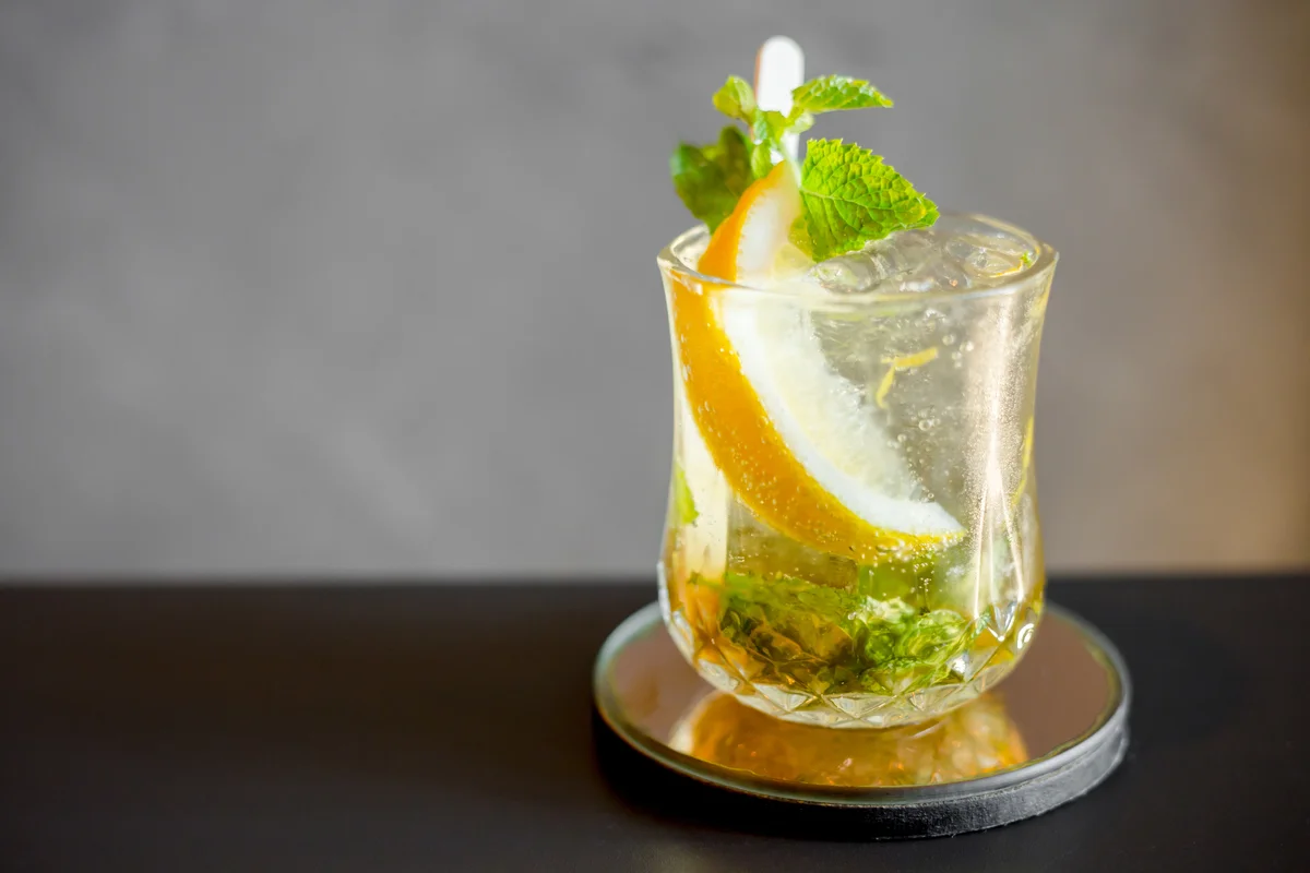 whiskey smash cocktail