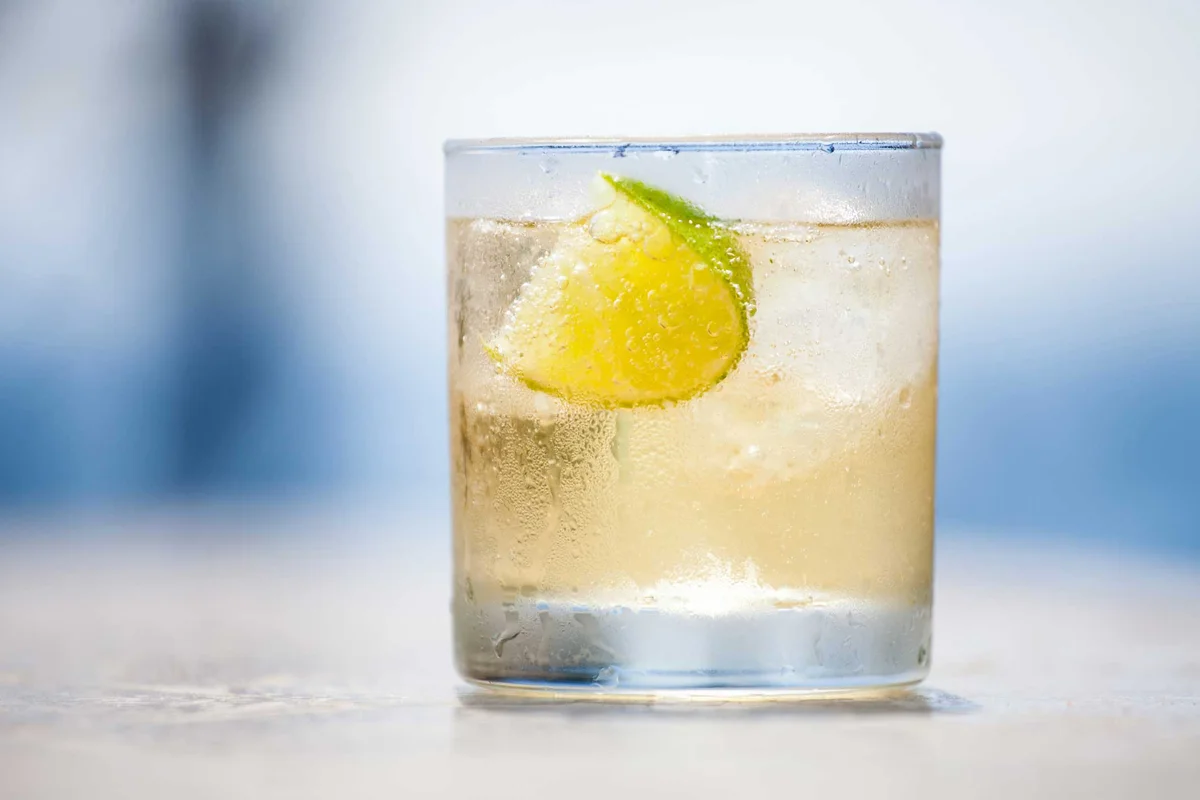 whiskey ginger cocktail