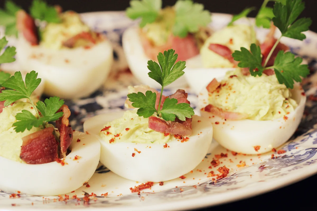 deviled eggs with bacon