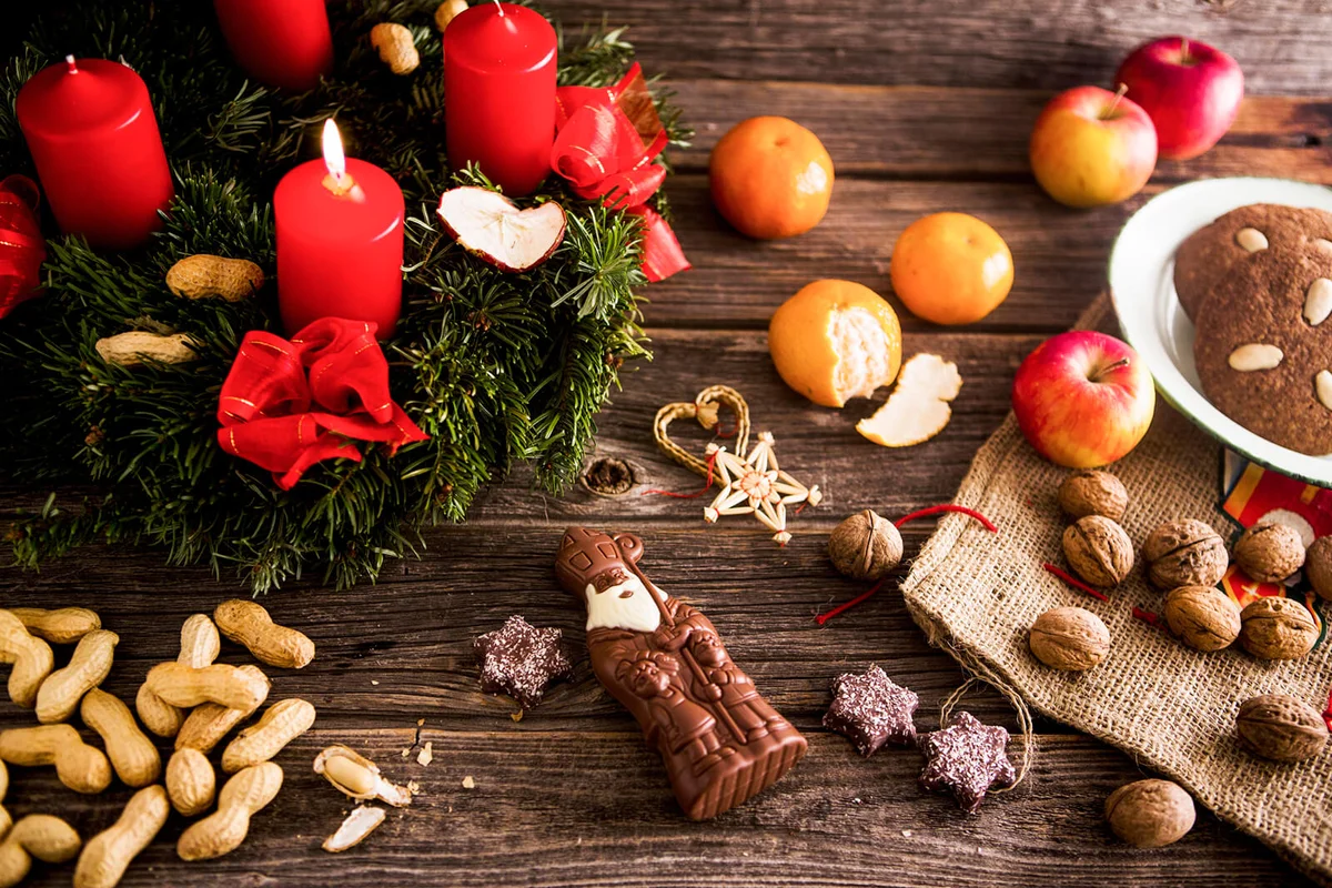 An Advent wreath, a chocolate Father Christmas, nuts and gingerbread