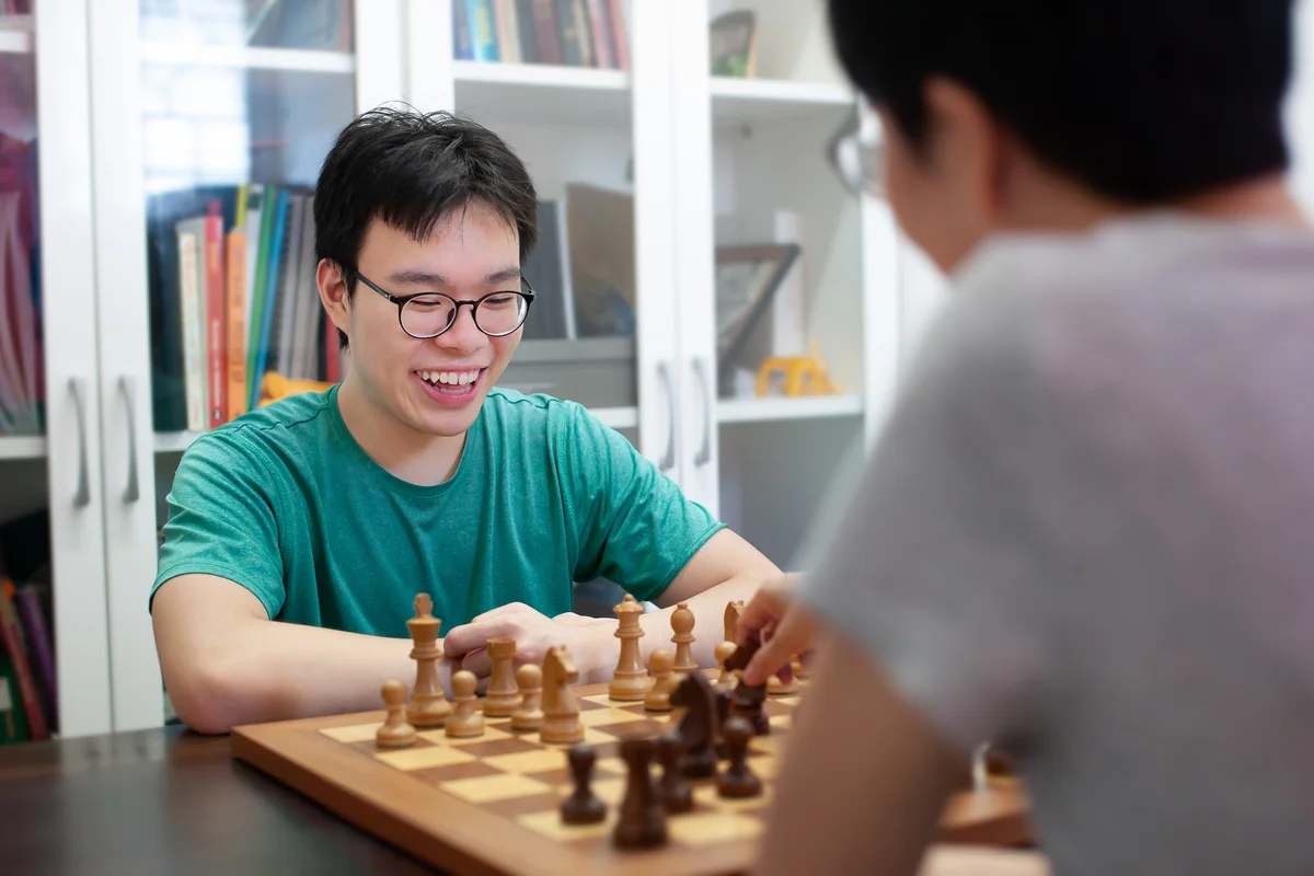 Teenager paid full concentration in a chess game