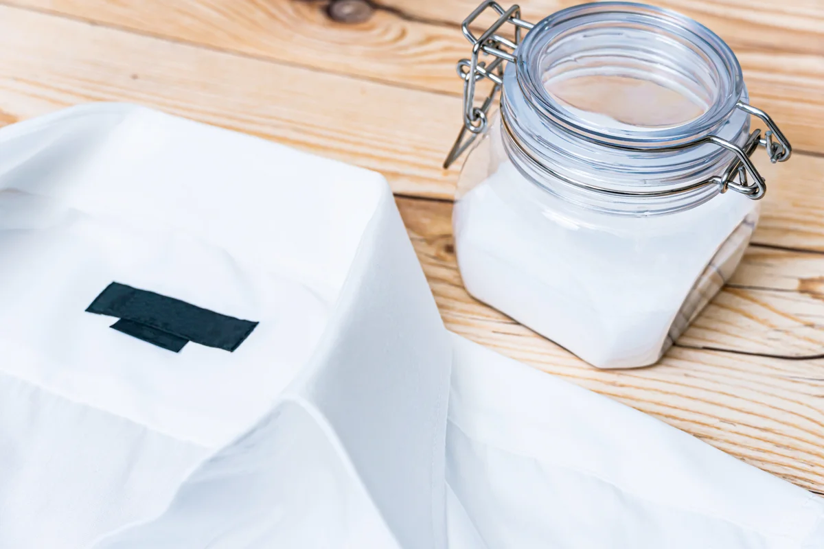 Washing white shirt with baking soda
