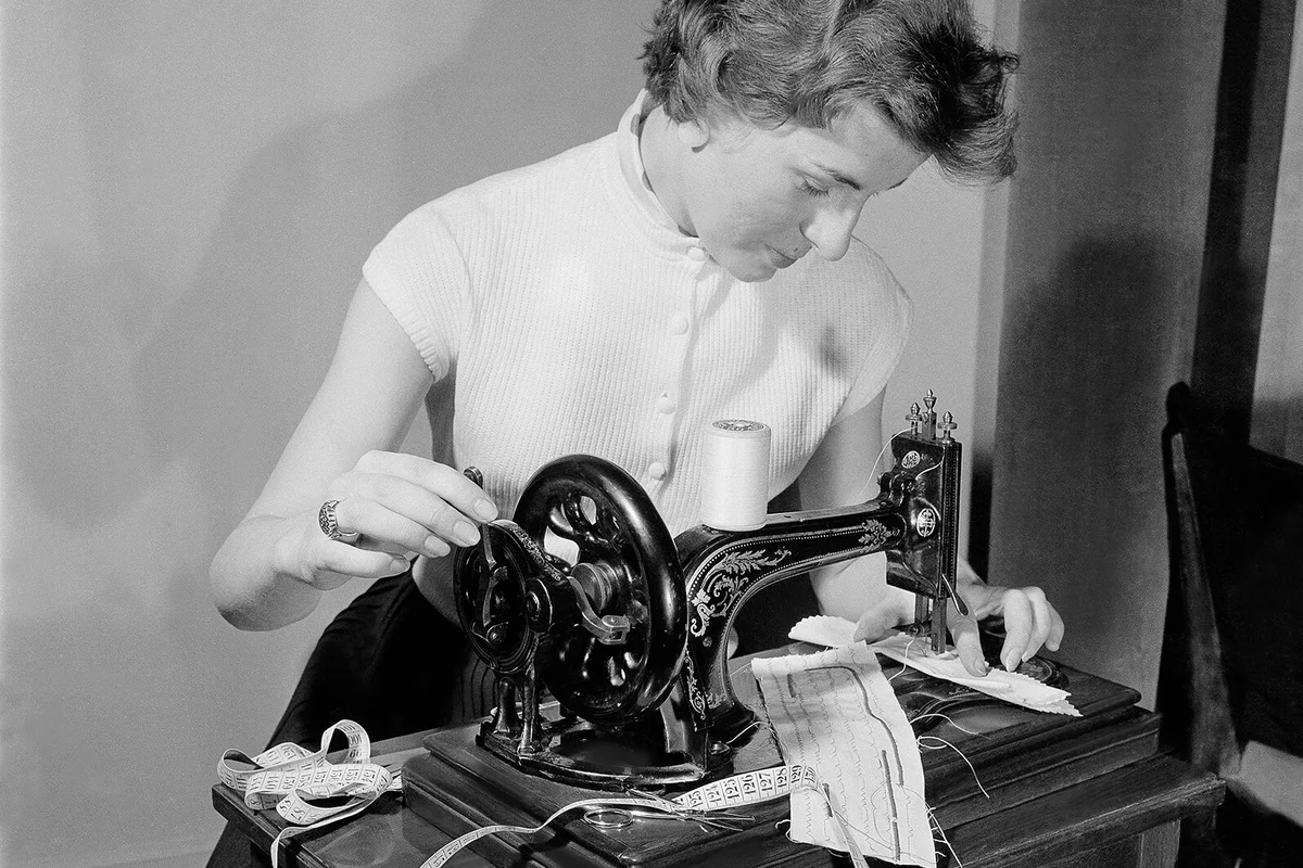 An Housewife Uses A Singer Sewing Machine Of 1851 In 1955 | Getty Editorial Use