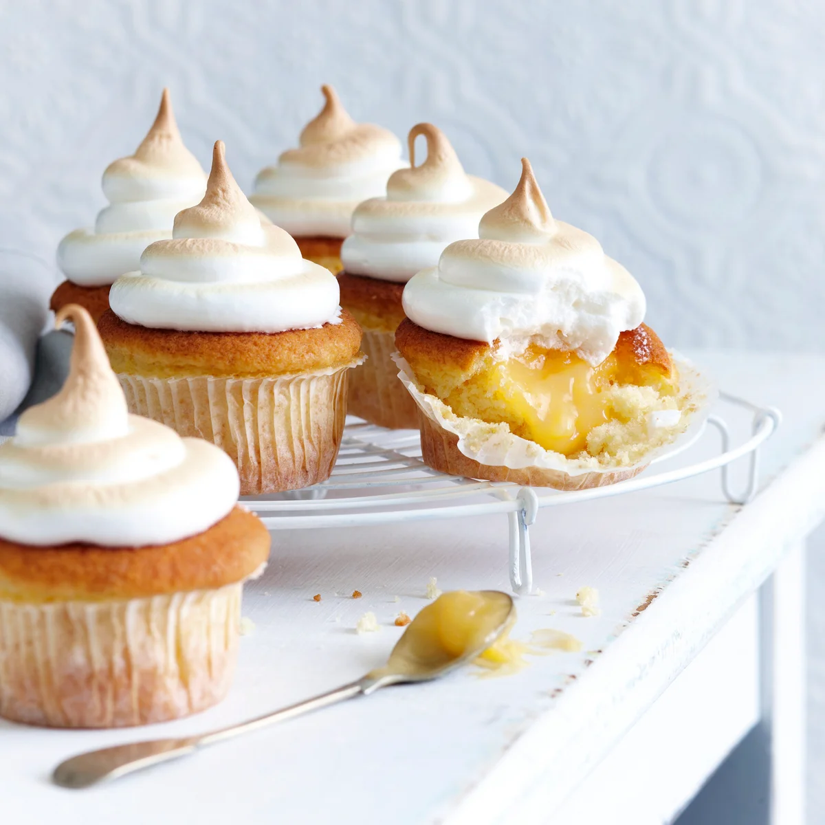 Lemon cupcake meringues