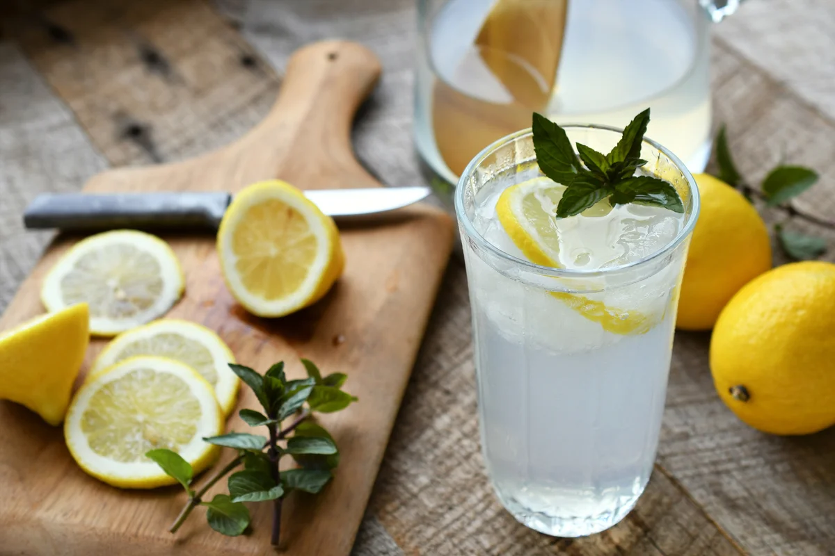 lovely lemonade cocktail