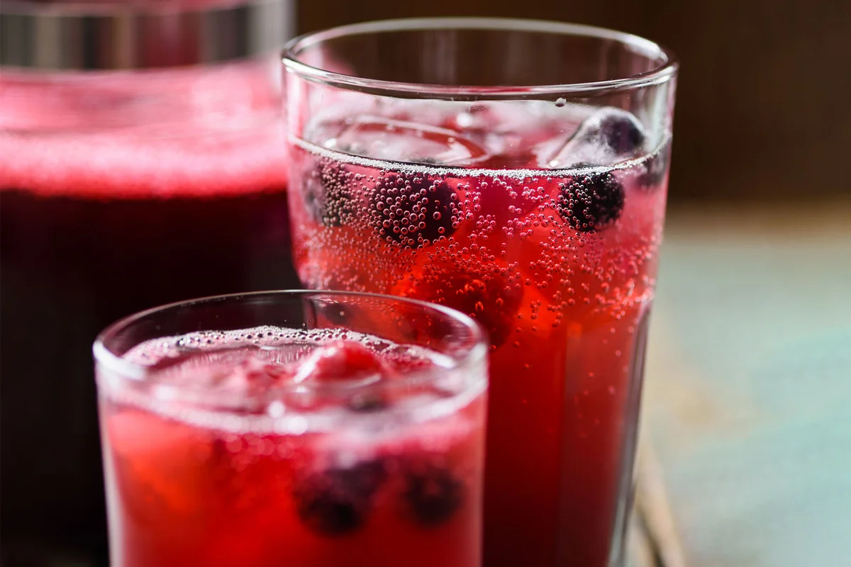 something blue-berry fizz cocktail