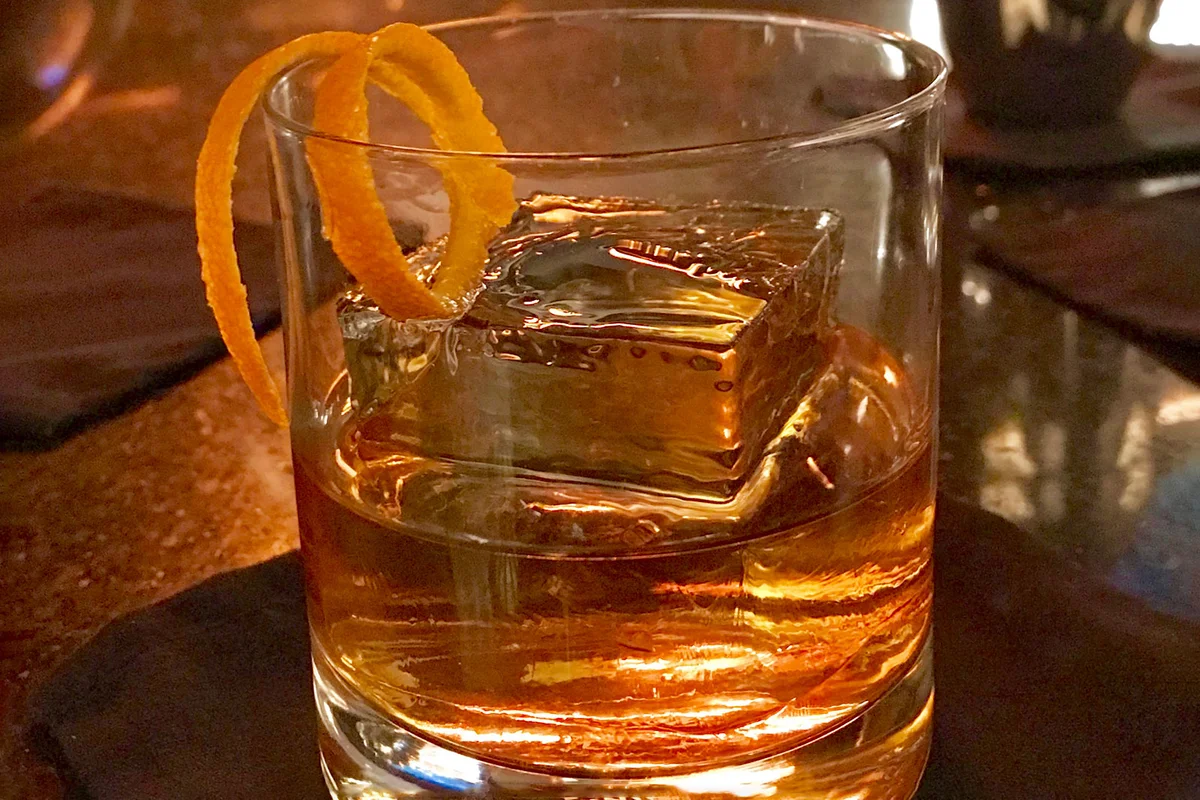 old fashioned cocktail