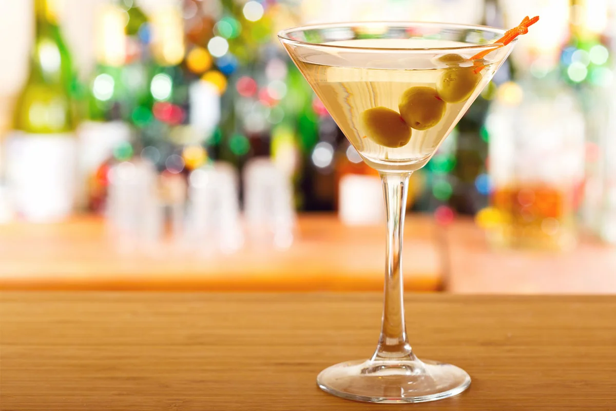 dirty martini 3 olives cocktail