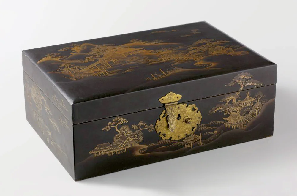 Rectangular Japanese box decorated with landscapes and mountains