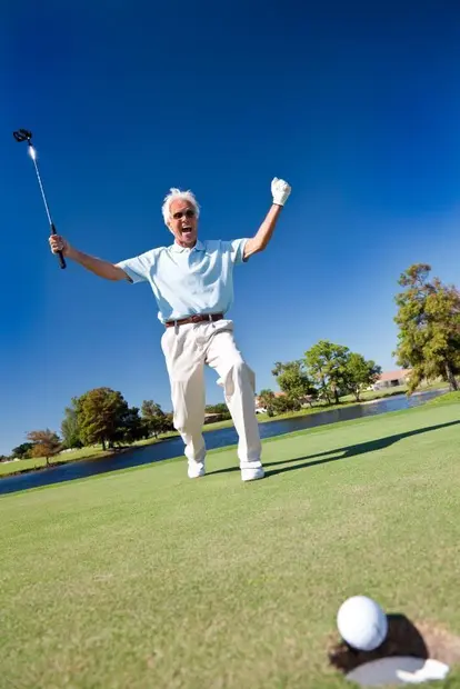 golfer makes putt