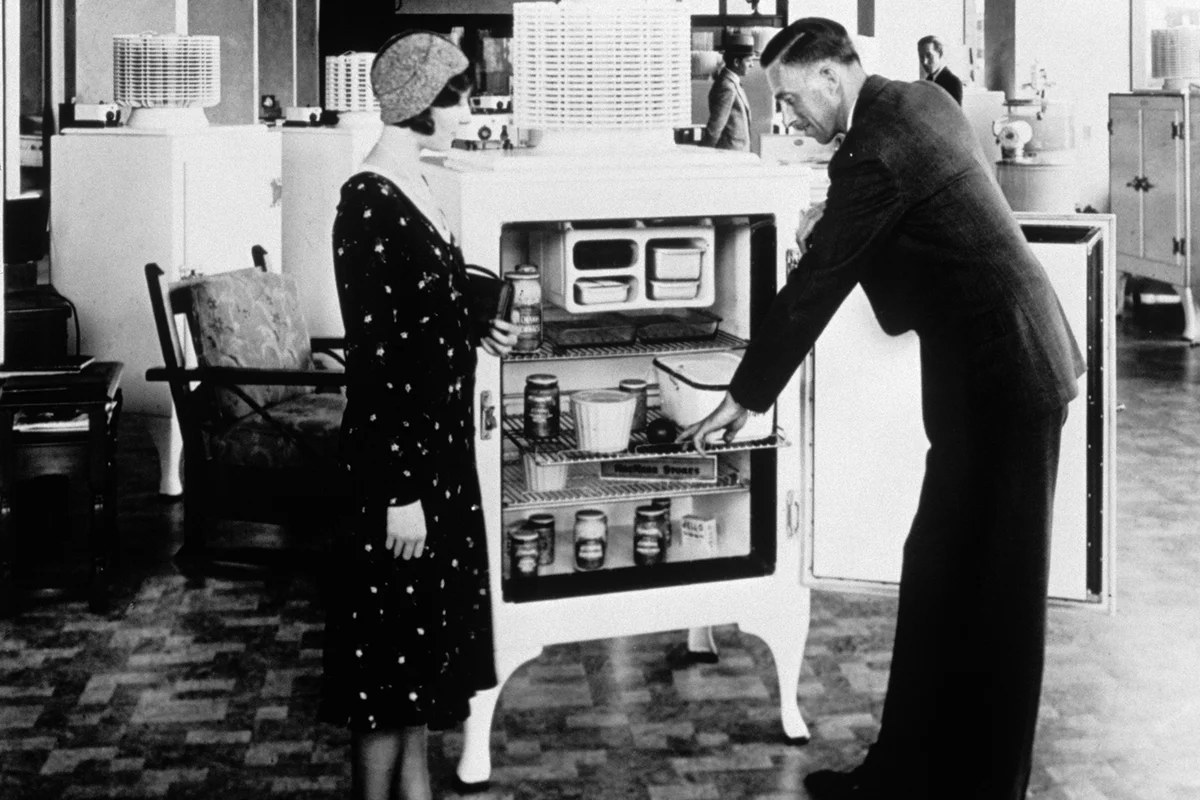 SALESMAN DEMONSTRATING ELECTRIC REFRIGERATOR TO WOMAN SHOPPER
- Getty Editorial Use