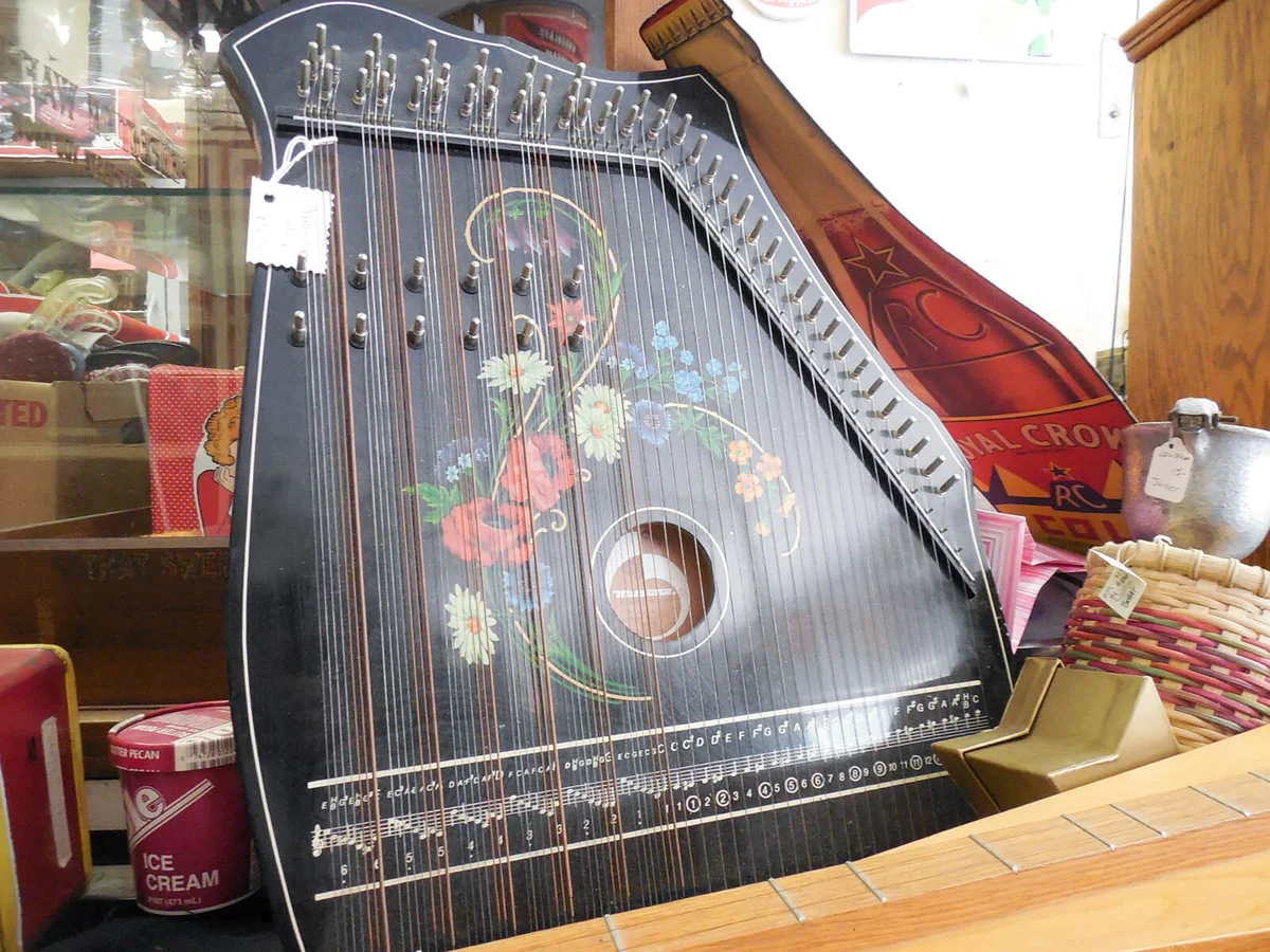 Antique black autiharp